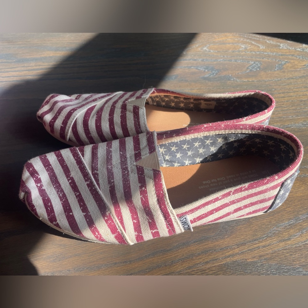 Tom’s women’s size 6.5
